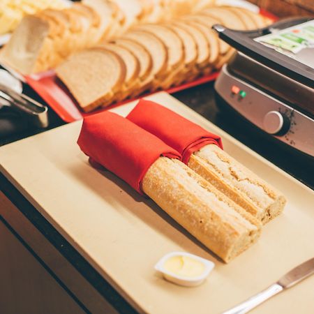 Cullinan Hplus Premium Brasilia Exterior foto A panini press