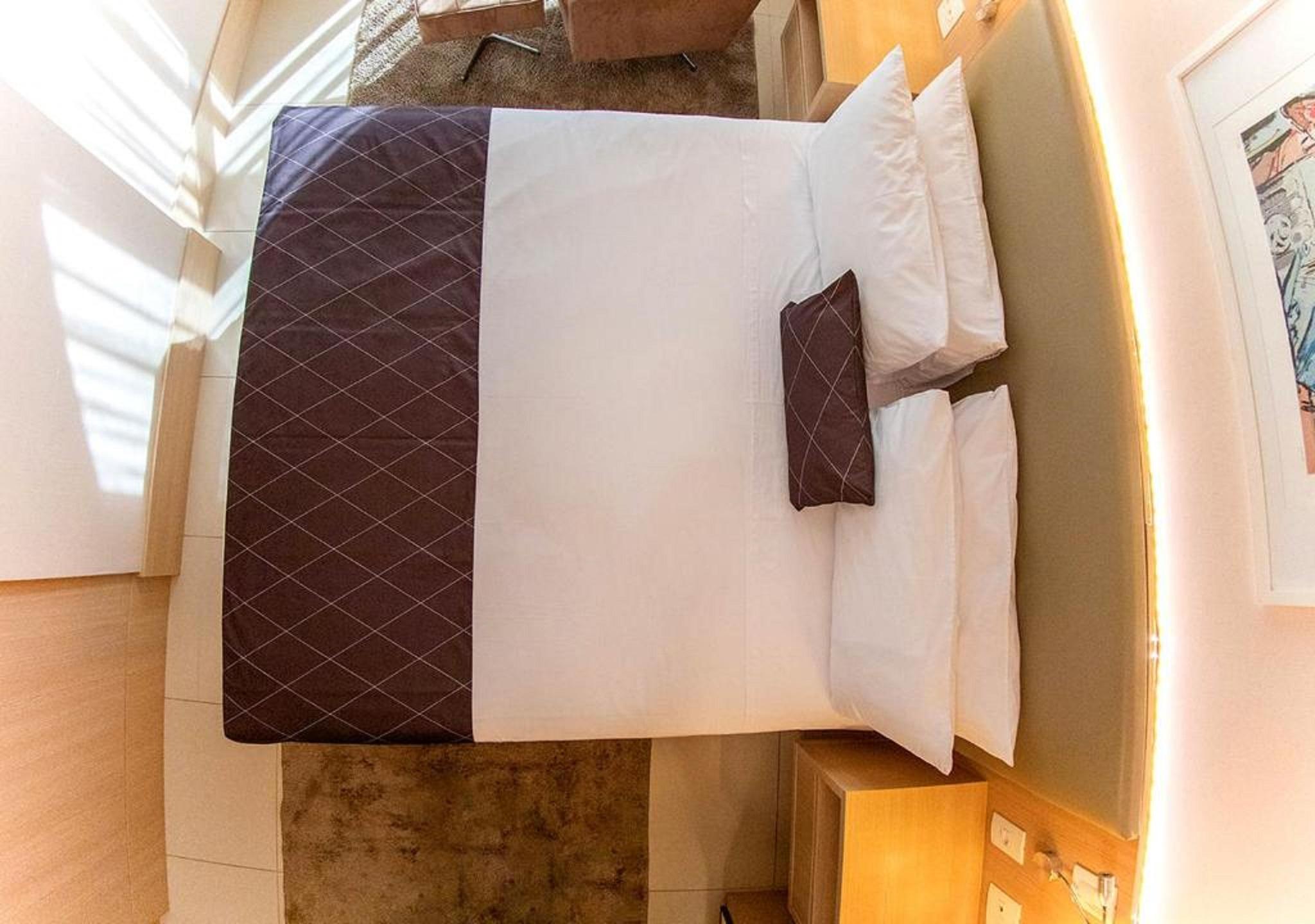Cullinan Hplus Premium Brasilia Exterior foto A futon