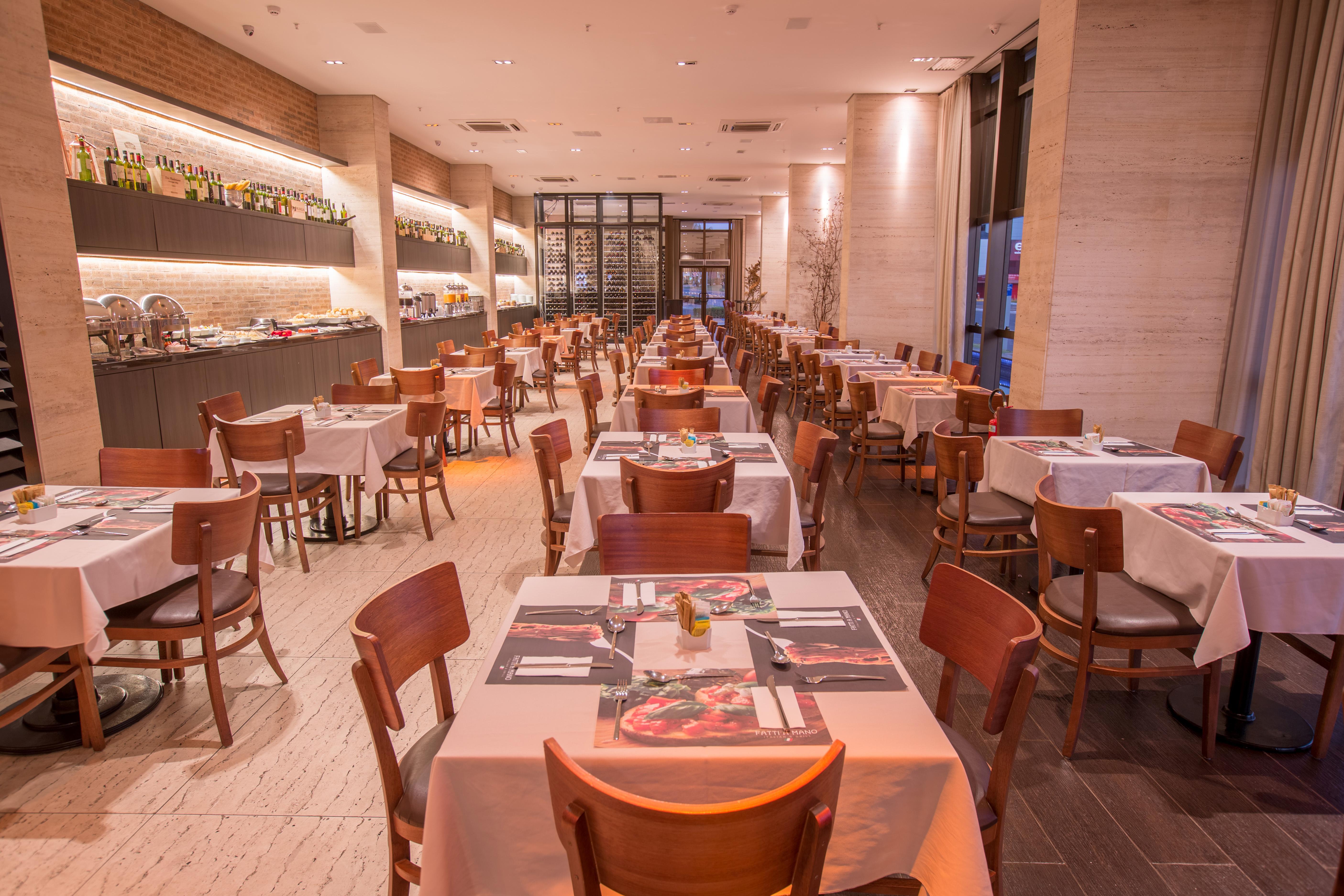 Cullinan Hplus Premium Brasilia Exterior foto Restaurant
