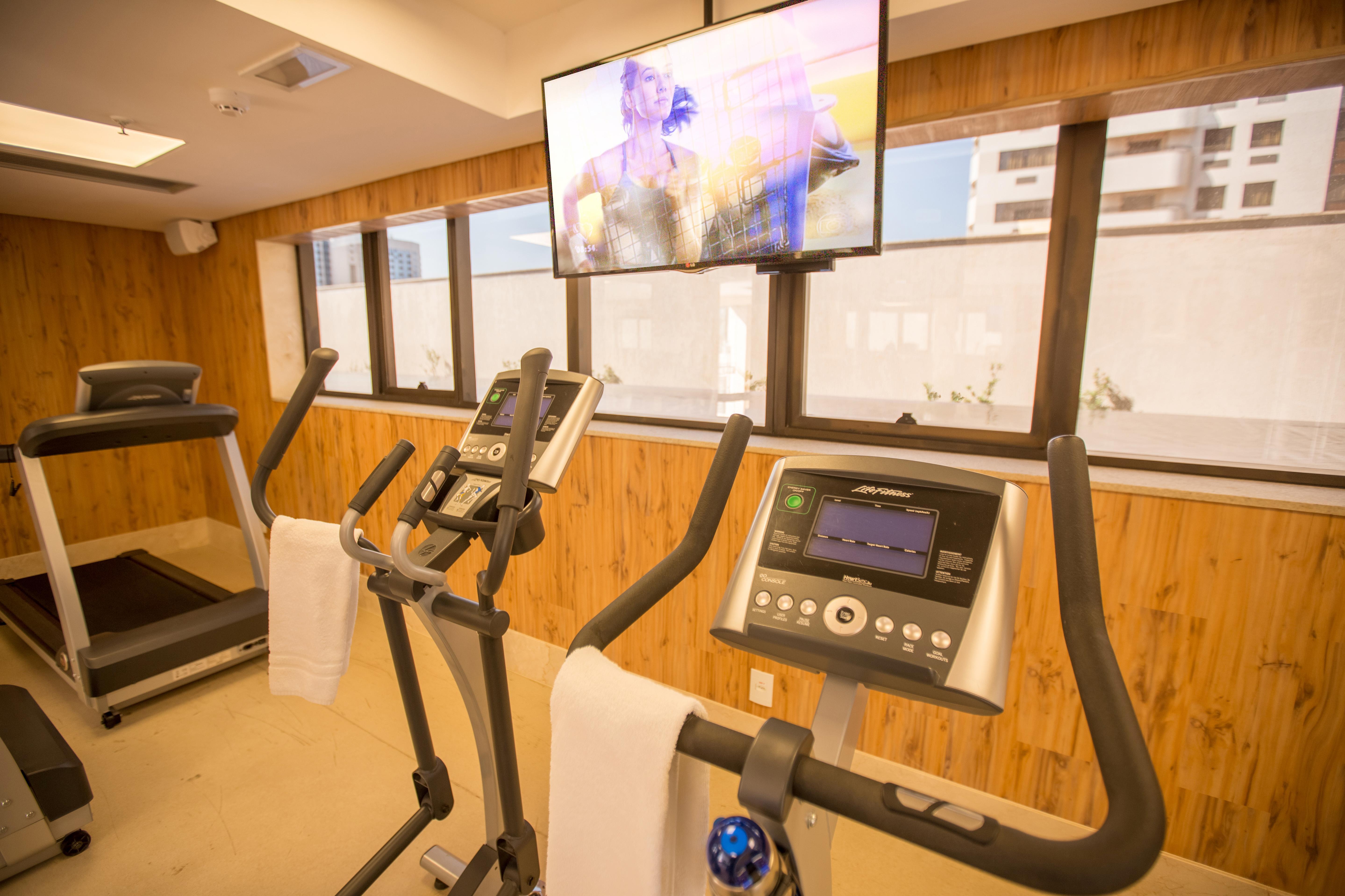 Cullinan Hplus Premium Brasilia Exterior foto The gym at the hotel